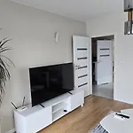 Z Widokiem Na Sky Tower Vratislav