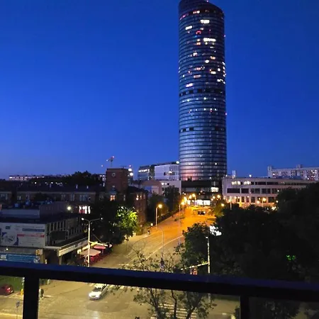 Z Widokiem Na Sky Tower Вроцлав