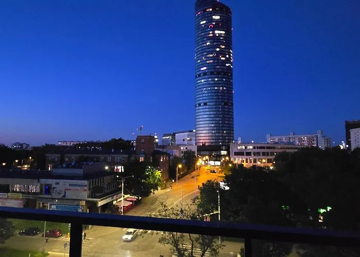 Z Widokiem Na Sky Tower Vratislav